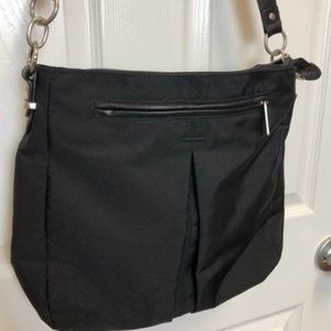 United TravelPro Crossbody